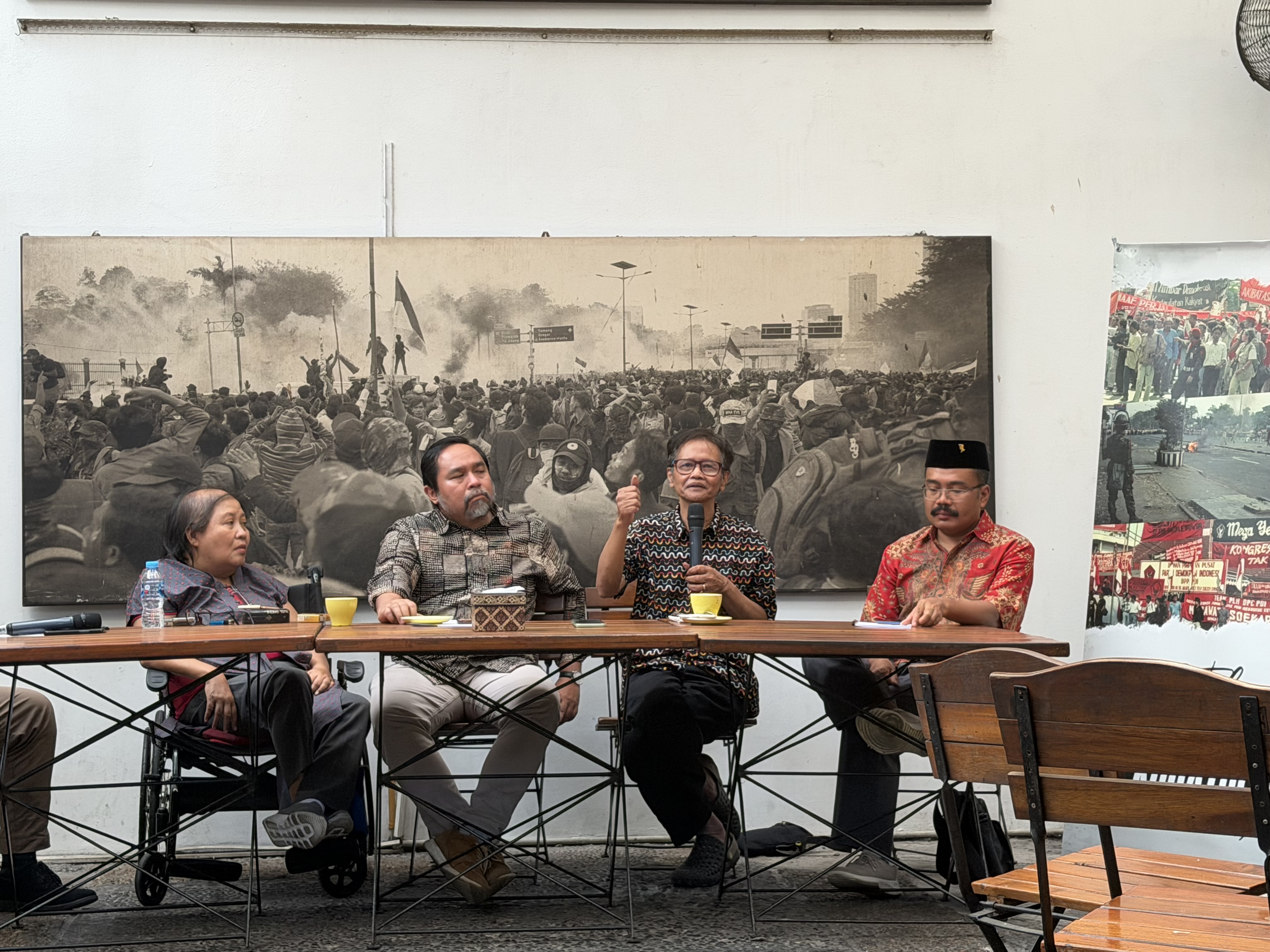 Catatan Jurnalis saat Peristiwa Kudatuli: Sensor Ketat Militer dan Larangan Nama Megawati Soekarnoputri