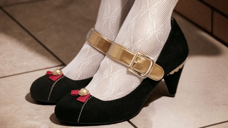 Mayla Hadirkan Replika Sepatu Anya Forger dari Serial Anime 'Spy x Family'