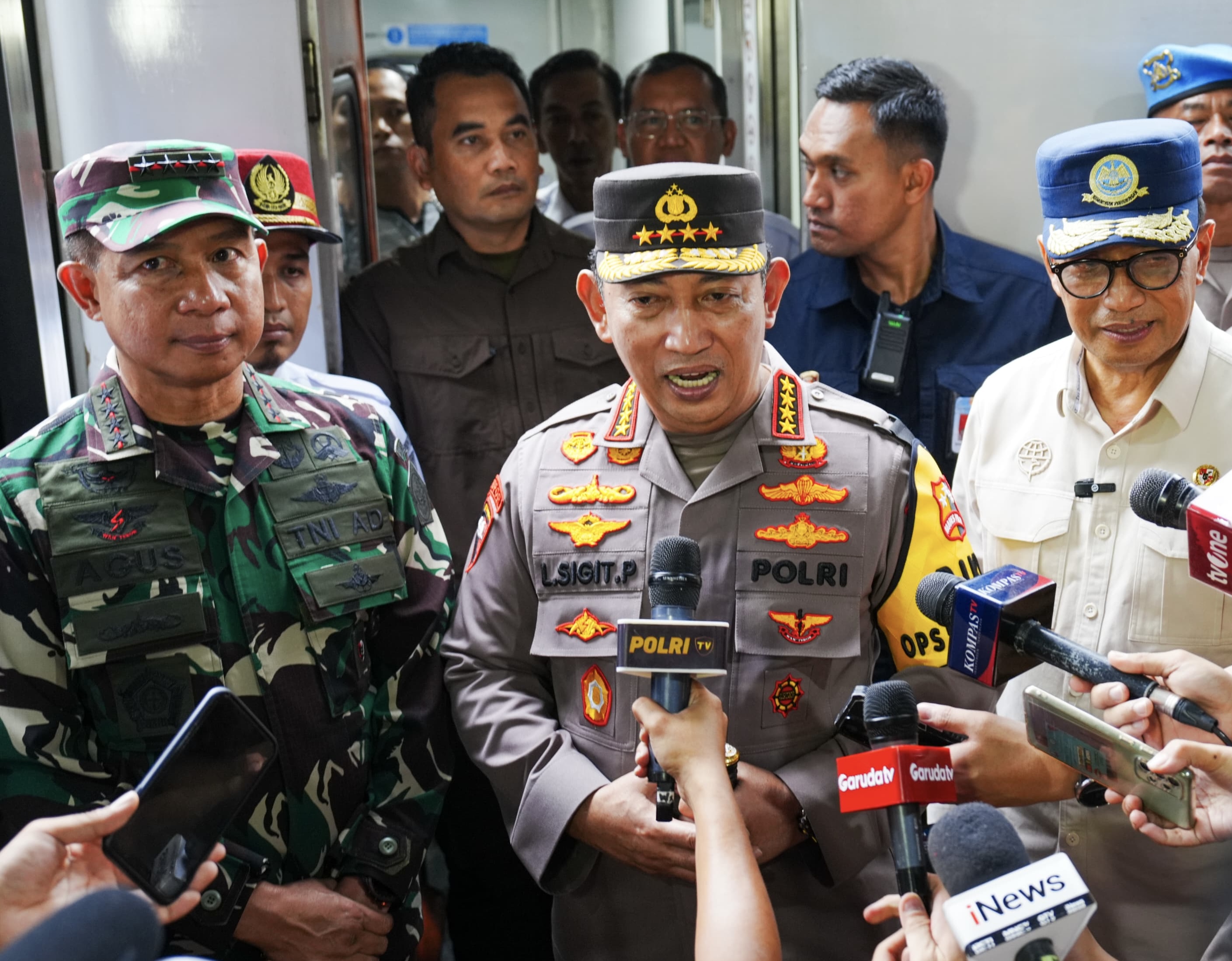Mobil yang Terlibat Kecelakaan di Tol Cikampek Diduga Travel Ilegal, Polisi: Lebihi Kapasitas