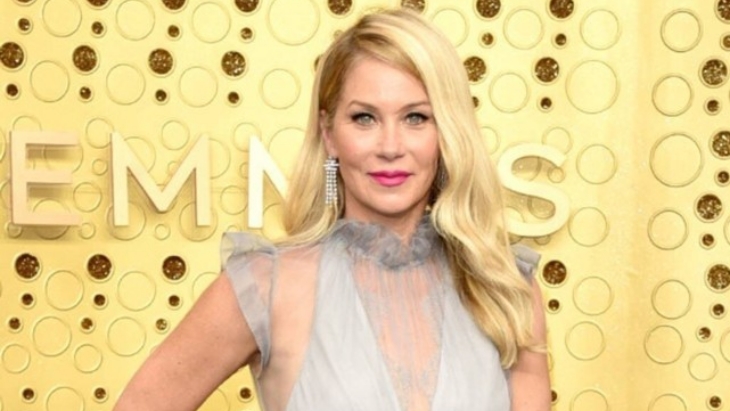 Christina Applegate Ungkap Menderita Multiple Sclerosis