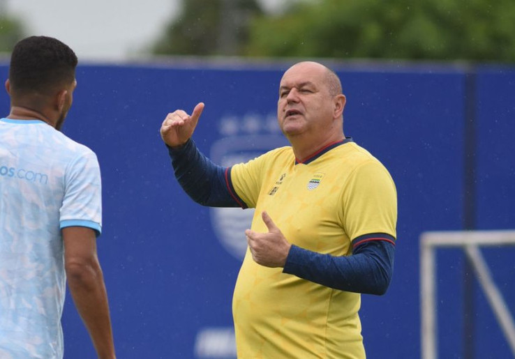 Bojan Hodak Jawab Seberapa Penting Layvin Kurzawa dan Dion Markx untuk Persib