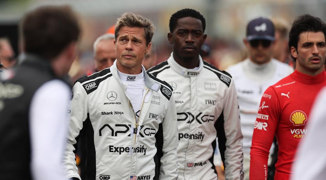 Brad Pitt Bakal Bikin Film Tentang F1 dengan Bantuan Lewis Hamilton