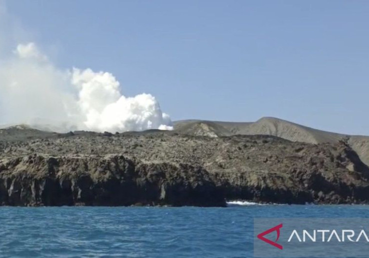 Aktivitas Meningkat, Warga Keluhkan 3 Hari Diguyur Hujan Abu Vulkanik Letusan Gunung Anak Krakatau