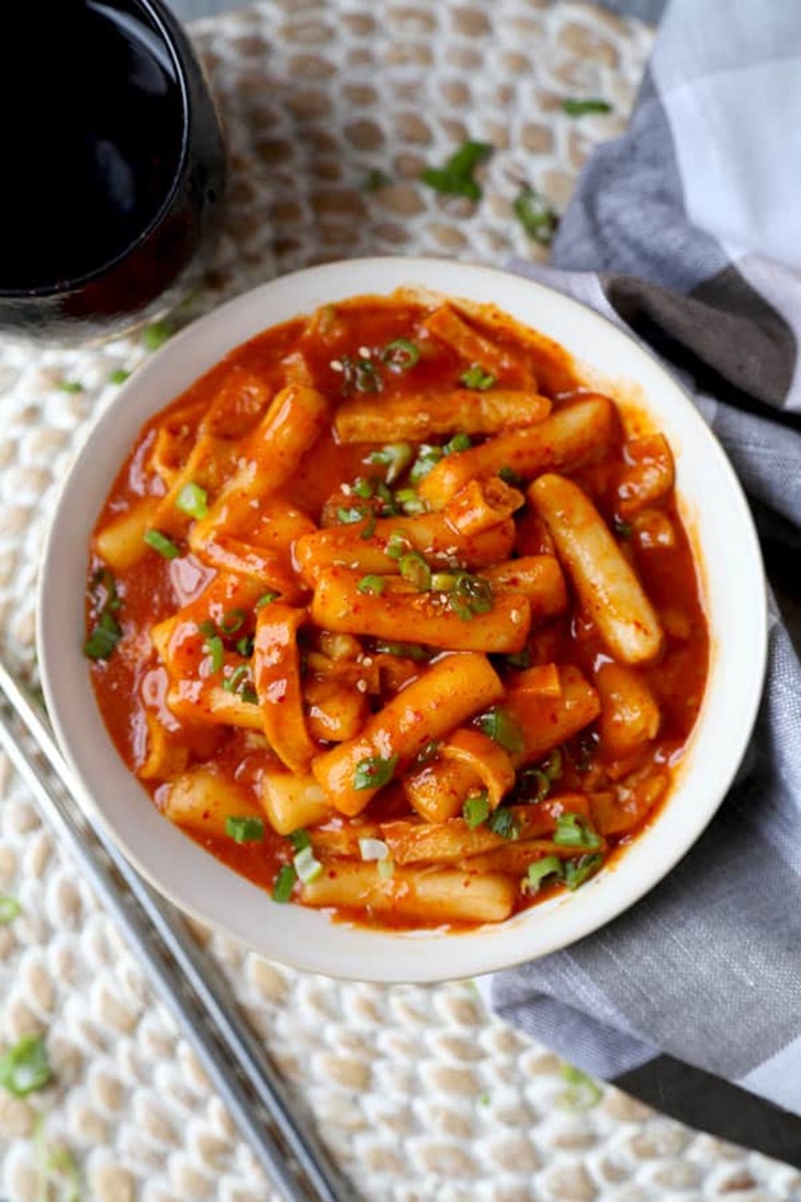 Mi Ramdon hingga Tteokbokki, Camilan untuk Temani Nonton Drakor
