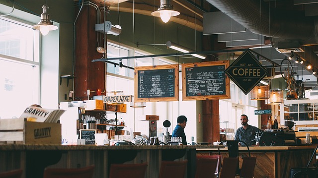 Konsep kafe waktu berangkat dari ruginya pebisnis kopi karena pelanggan yang hanya pesan satu minum dan bertahan berjam-jam (Foto: Pixabay/Free-Photos)