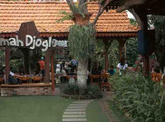 Menikmati Waktu Makan ala Imah Djoglo Bandung 