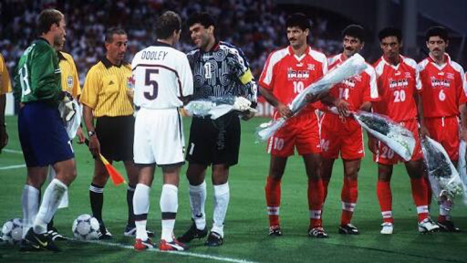 Mawar Putih Lyon: Iran Sikat Amerika Serikat Pakai Sepakan Bola, Bukan Hulu Ledak