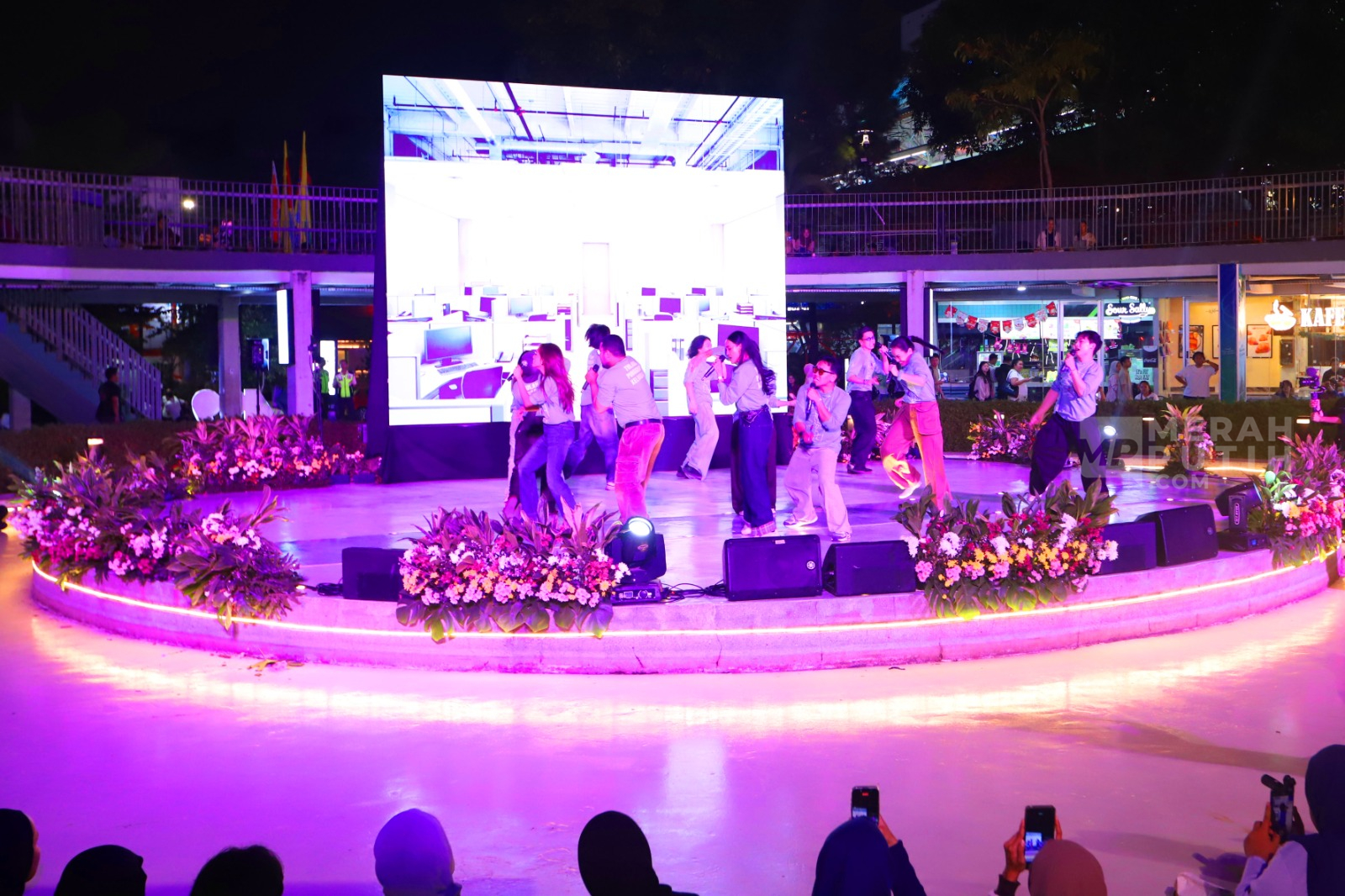 Pementasan POPSICAL: Mini Pop Show Home Sweet Loan The Musical di Taman Literasi