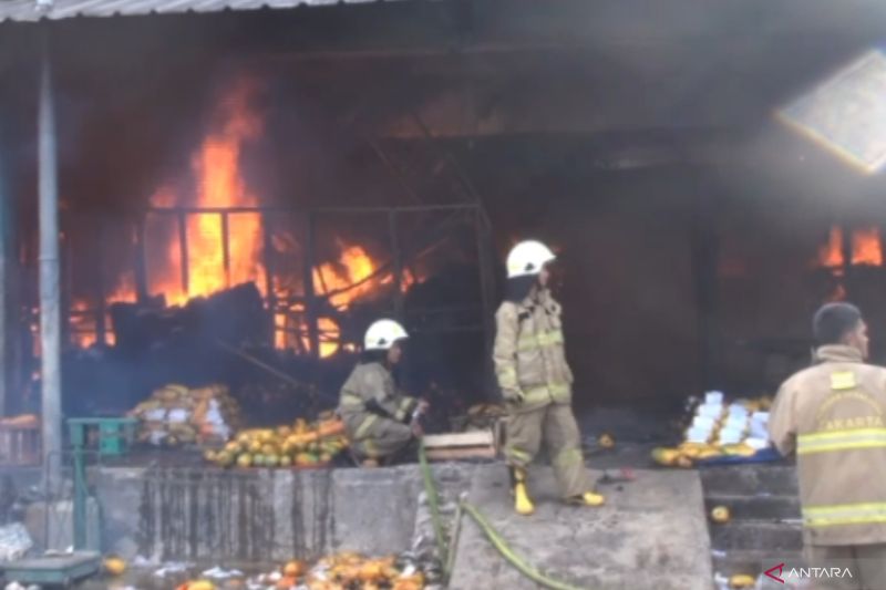 Kebakaran Pasar Induk Kramat Jati Terpusat di Gedung C2, 350 Kios Habis Terbakar