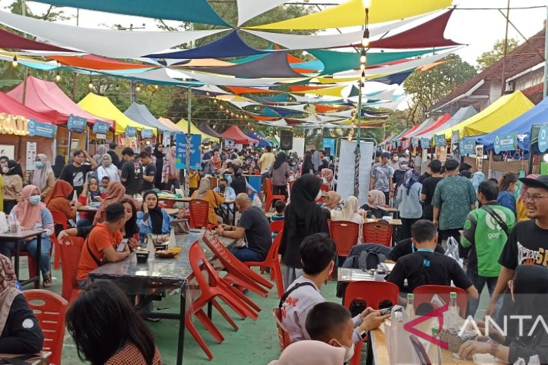 Pasar Kuliner di Gedung Mulo Dinas Kebudayaan dan Pariwisata Sulsel. ANTARA/Nur Suhra Wardyah