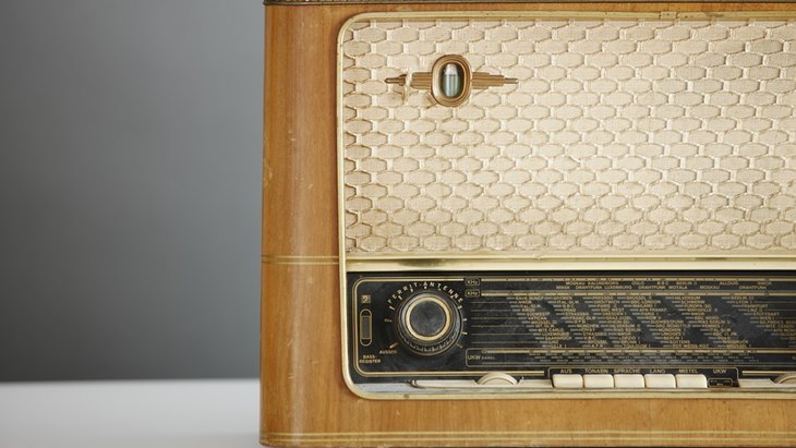 Radio Analog Vs Radio Digital Vs Radio Daring, Apa Sih Bedanya?