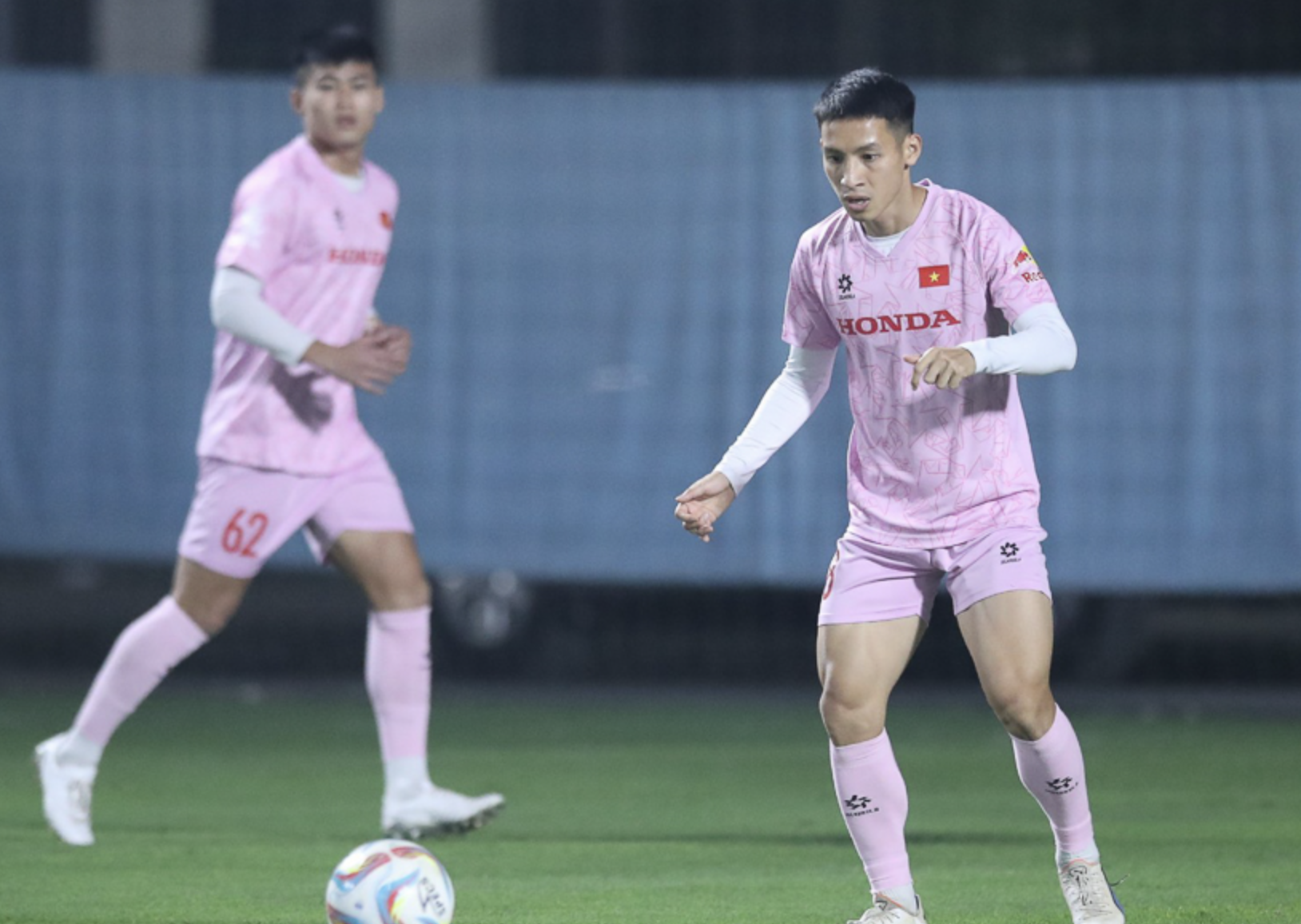 Bersaing dengan Timnas Indonesia untuk Lolos, Do Hung Dung Akui Peluang Vietnam Kecil