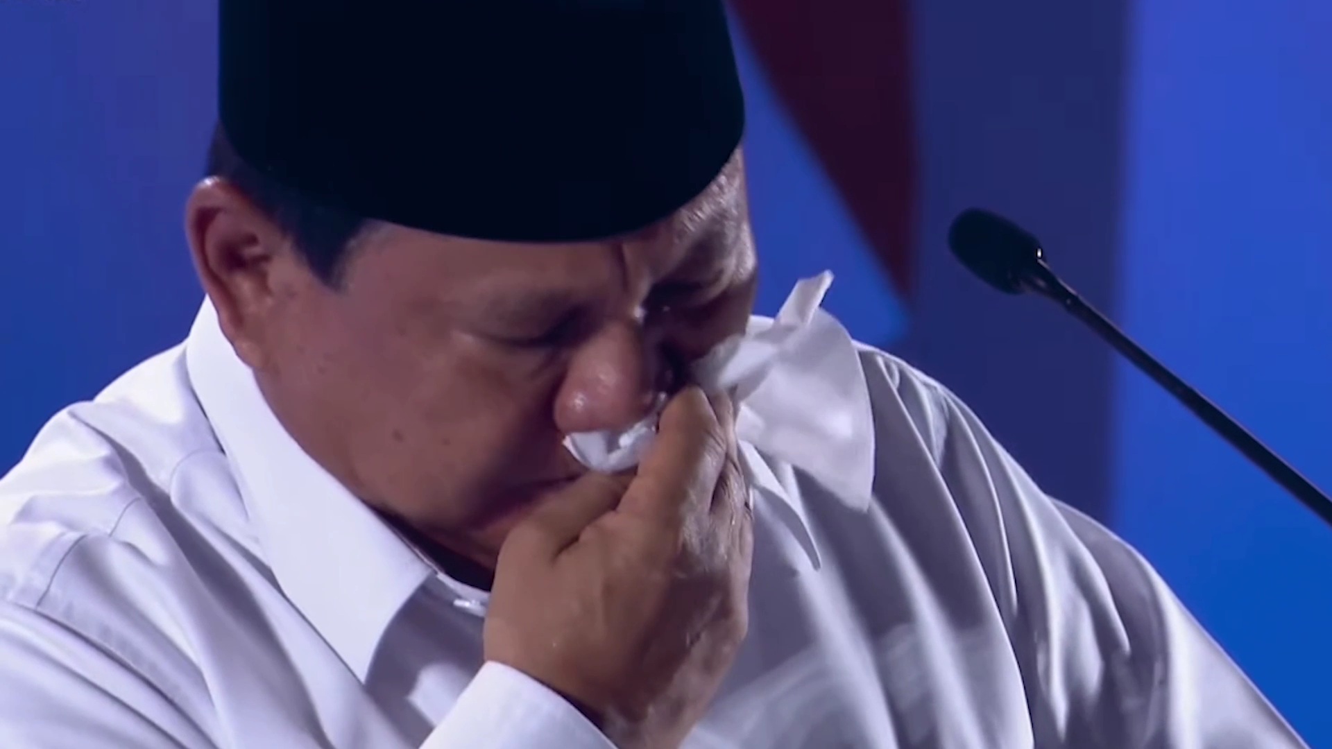 Tangis Prabowo Saat Peringati Hari Guru