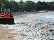 30 Ton Sampah Diangkut dari Pantai Kuta