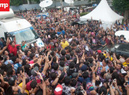 Ahok-Djarot Disambut Ratusan Pendukungnya di Rumah Lembang