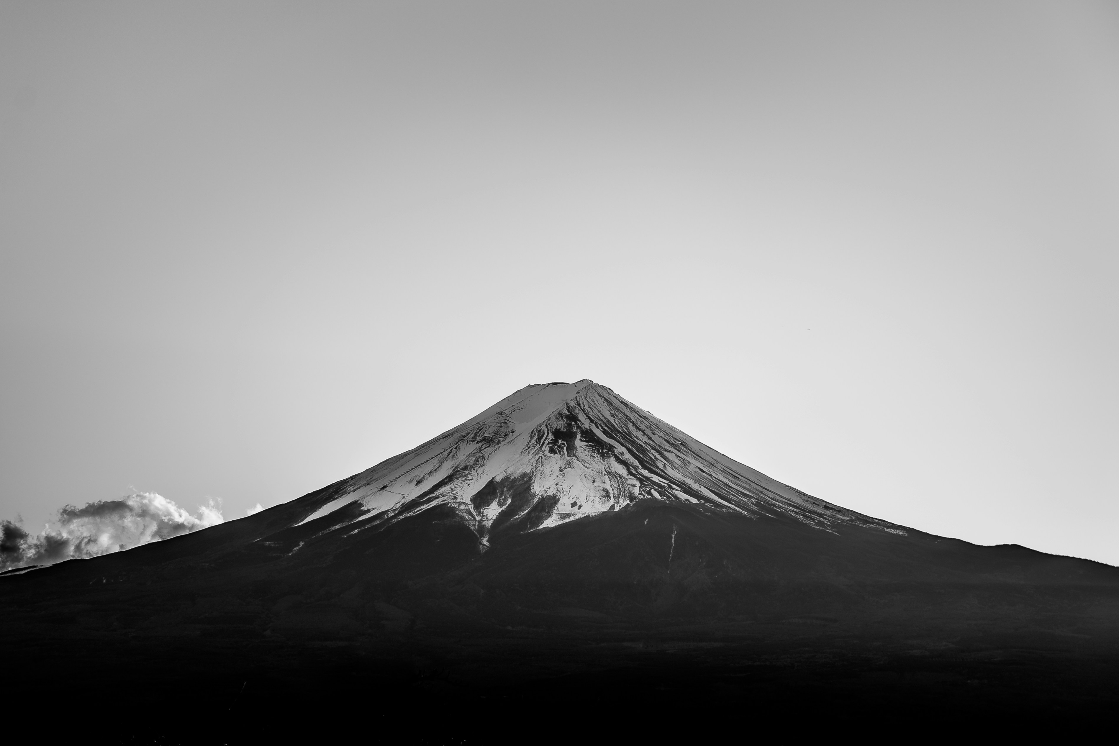 Akhirnya Turun Salju Lagi di Puncak Gunung Fuji