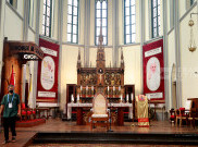 Gereja Katedral Bersolek Jelang Kedatangan Paus Fransiskus di Indonesia