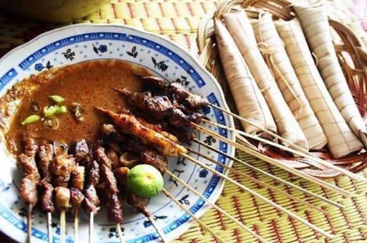 Sate Bulayak, Sajian Lontong Unik Khas Nusa Tenggara Barat
