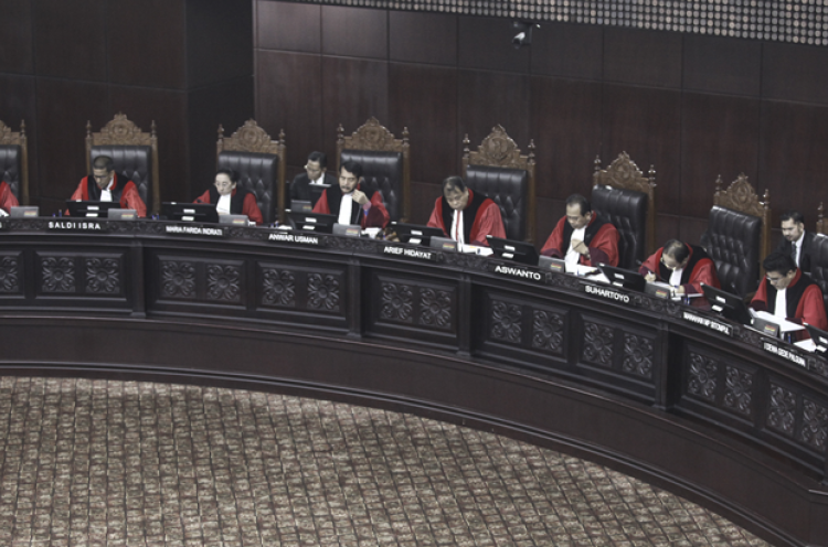 Buntut Pemecatan Hakim MK Aswanto, Pimpinan DPR Dilaporkan ke Ombudsman