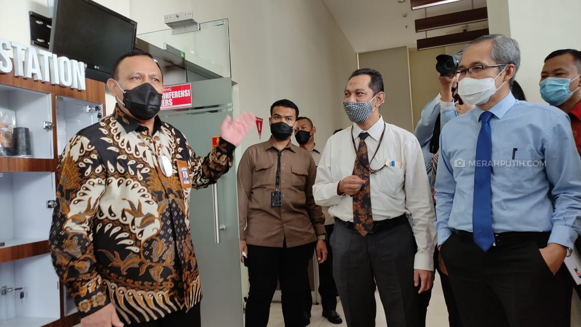 Vaksinasi Tahanan KPK Jadi Umpatan Netizen, Begini Tanggapan Firli Bahuri