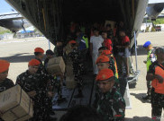 TNI AU Kirim 13 Ton Bantuan Bagi Korban Gempa di NTT