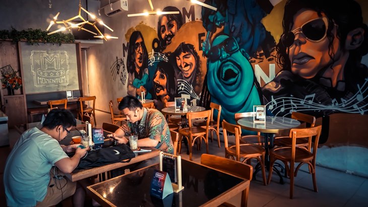 Mau Hangout dengan Nuansa Beda? Coba ke Momentum Cafe