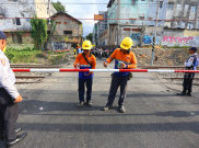 KAI Benahi Lintasan Ampera Bekasi Timur Pasca Kecelakaan KRL, Palang Bambu Kini Diganti Besi
