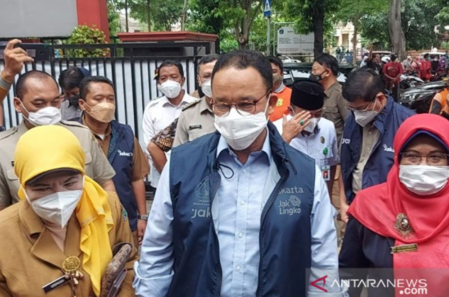 Anies Datang Saat 'Kick Off' Vaksinasi Anak 6-11 Tahun
