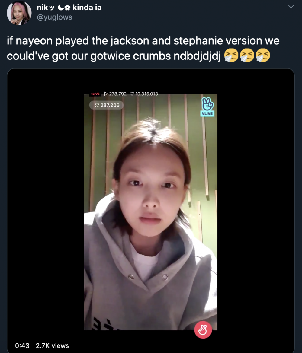 Nayeon TWICE bahkan menyanyikan lagu 'I Love You 3000' dalam siaran langsung miliknya. (Foto: allkpop.com)