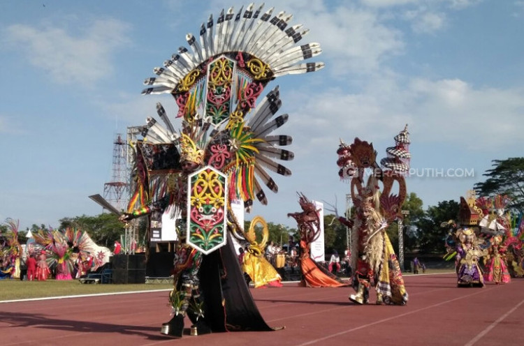 Solo Batik Carnival Sajikan Keragaman Indonesia lewat Kostum nan Indah
