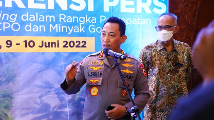 Kapolri Pastikan Anak Buahnya Awasi 17 Ribu Pasar Demi Ketersediaan Minyak Goreng
