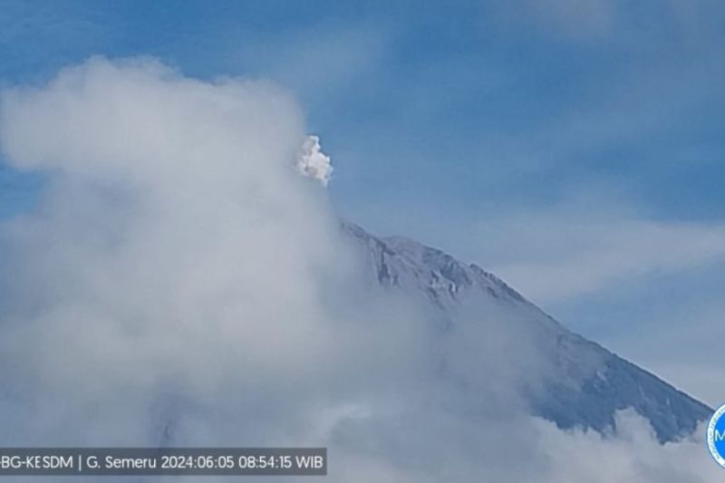 Gunung Semeru Erupsi 3 Kali