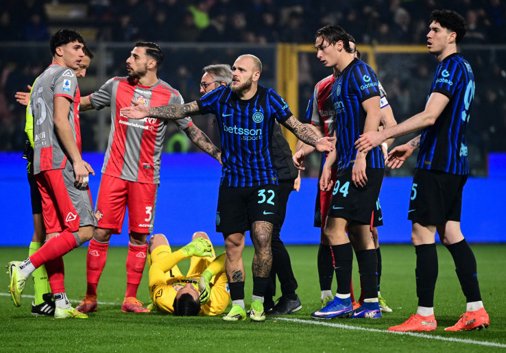 Kualat Instan! Lempar Petasan ke Emil Audero, Jari Oknum Suporter Inter Milah Malah Meledak Jadi Bubur