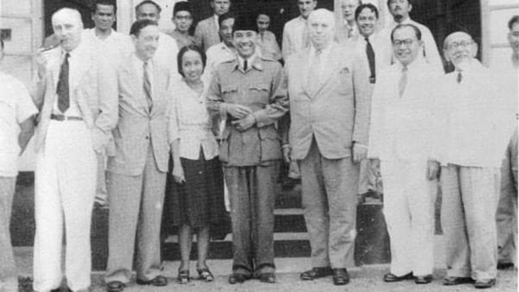 Maria Ulfah, Tenaga Honorer Jadi Menteri