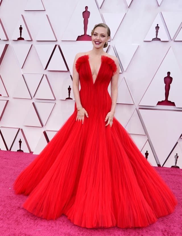 Amanda Seyfried pada Oscar 2021. (Foto Independent)