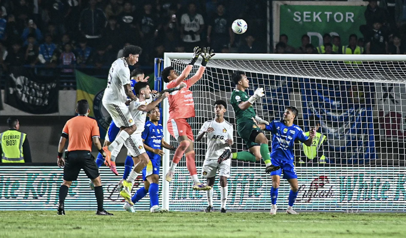 Fitrah Maulana Buktikan Kualitas di Persib Bandung, Persaingan dengan Teja Paku Alam Memanas?
