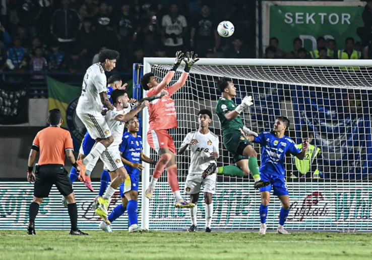 Fitrah Maulana Buktikan Kualitas di Persib Bandung, Persaingan dengan Teja Paku Alam Memanas?