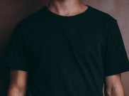 Apa Iya Pakai Baju Hitam Terasa Lebih Gerah? 