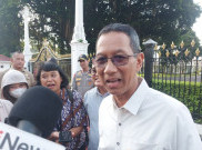 Jokowi Bagi-Bagi Bansos di Istana, Setpres Jelaskan Pakai Dana Operasional Presiden