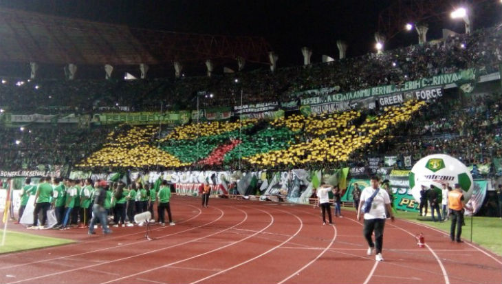 Indahnya Persahabatan Suporter di Laga Persebaya v PSS Sleman
