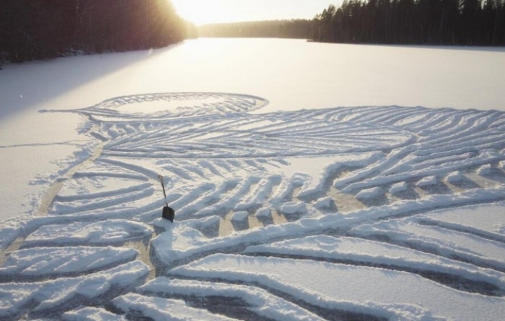 Seniman Finlandia Buat Karya Seni di Atas Danau Beku