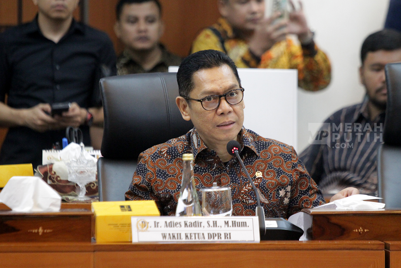Tsunami Tarif AS Mengancam Ekspor, DPR RI Desak Pemerintah Selamatkan Ekonomi Nasional!