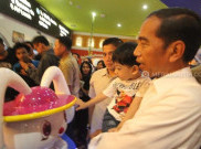 Pulang Kampung, Jokowi Ajak Jan Ethes Bermain di Happy Time