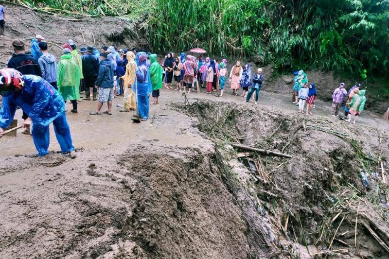 Hari Pertama Lebaran, Lima Kabupaten di 4 Provinsi Dihantam Banjir dan Longsor