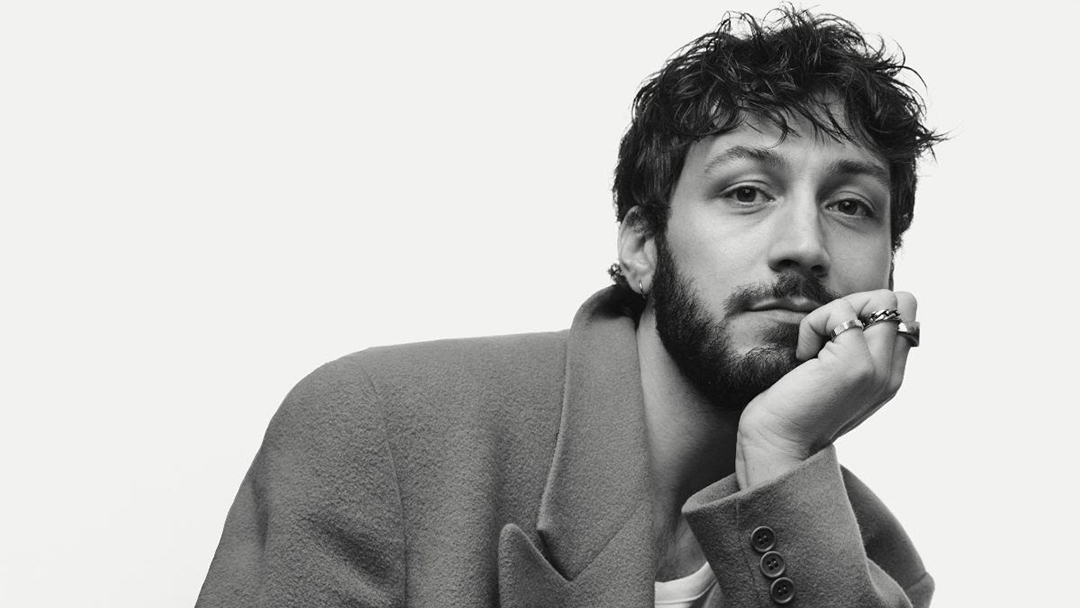  Chris LaRocca Bawa Cerita Kenangan dengan Kekasih di Penatu dalam ‘Laundry Day’