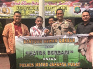 Polrestro Jakpus Salurkan Puluhan Ekor Hewan Kurban