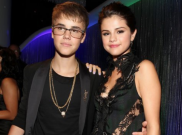 Selena Gomez Buktikan Cintanya untuk Justin Bieber 