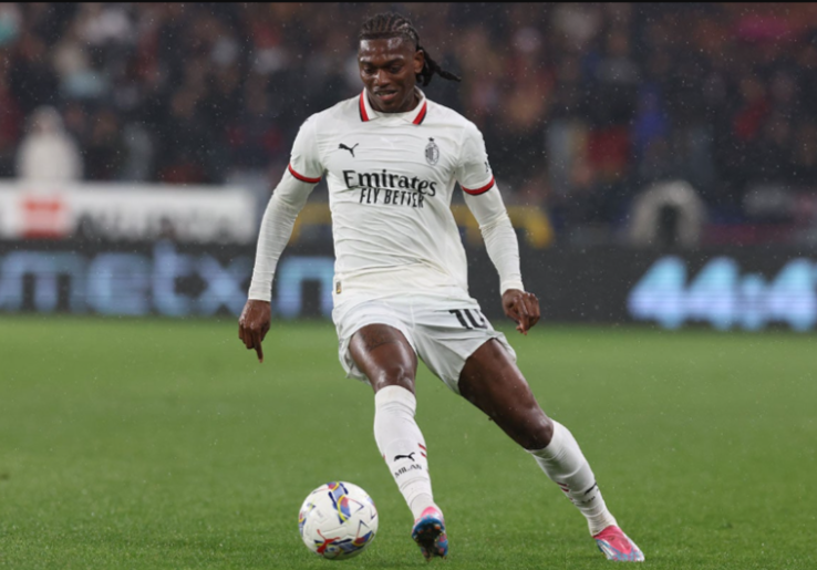 Legenda Inter Semprot Rafael Leao, Sebut Striker AC Milan Memble