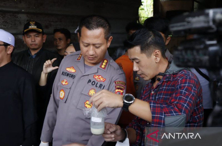 Polisi Gerebek Pabrik Sabu Rumahan di Bandung