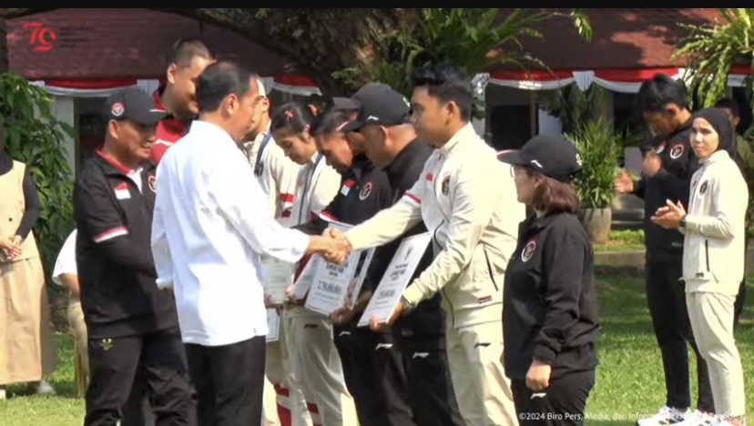Berikan Bonus Miliaran Rupiah untuk Peraih Medali Olimpiade, Jokowi ‘Angkat Topi’